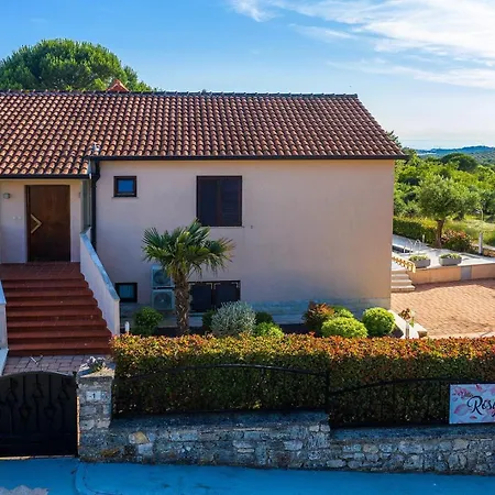 Rosy Villa *