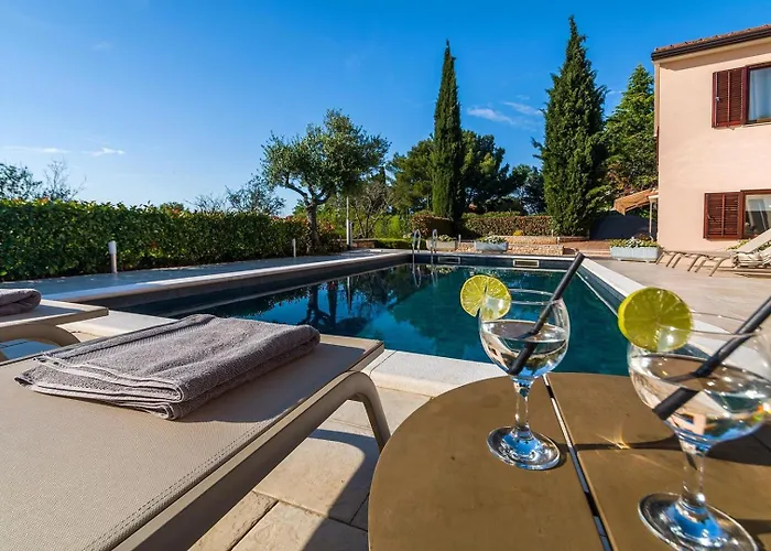 Rosy Villa *