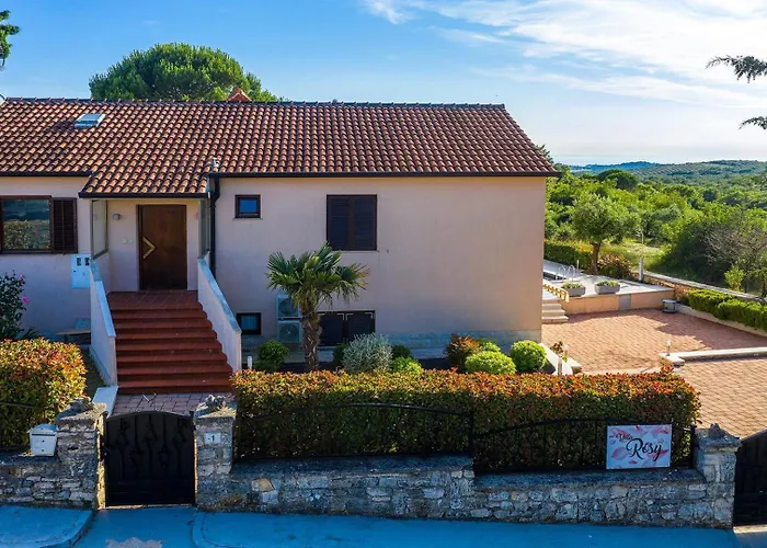 Rosy Villa *