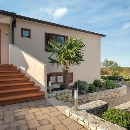 Rosy Villa *